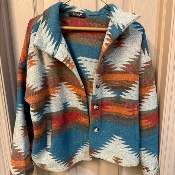 Women's Multicolor Aztec Patterned Jacket - Picture 4 of 5